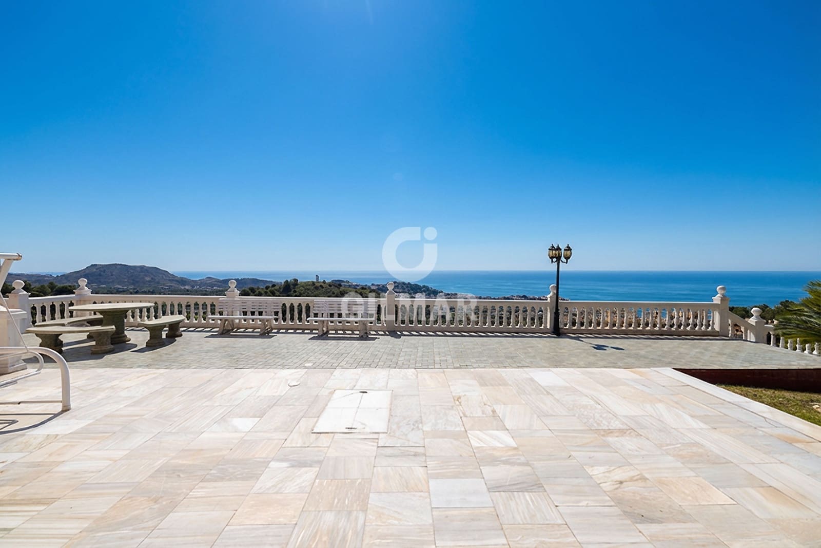 10 soverom Villa til salgs i Malaga by med svømmebasseng garasje - € 2 600 000 (Ref: 9976452)