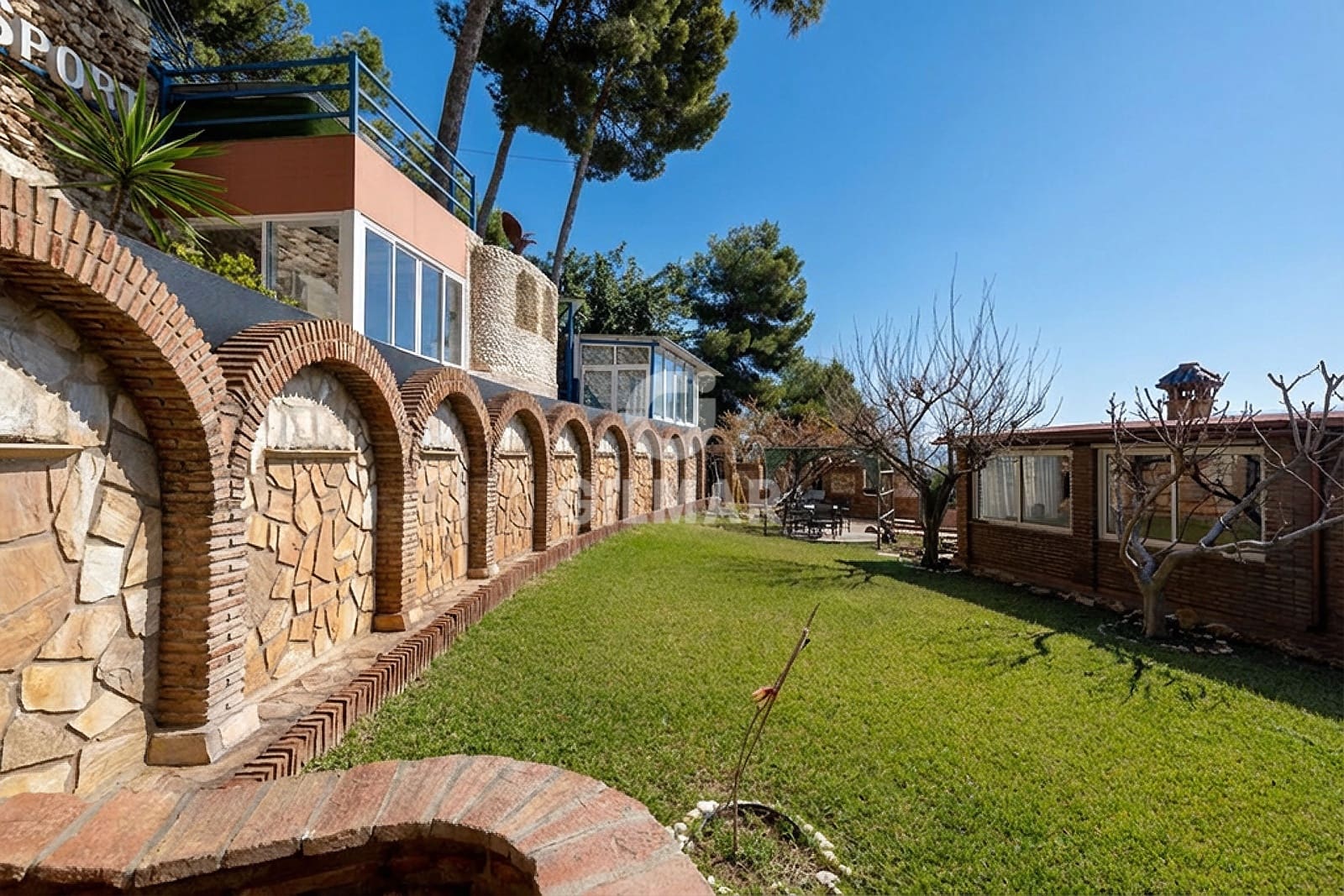 10 soverom Villa til salgs i Malaga by med svømmebasseng garasje - € 2 600 000 (Ref: 9976452)