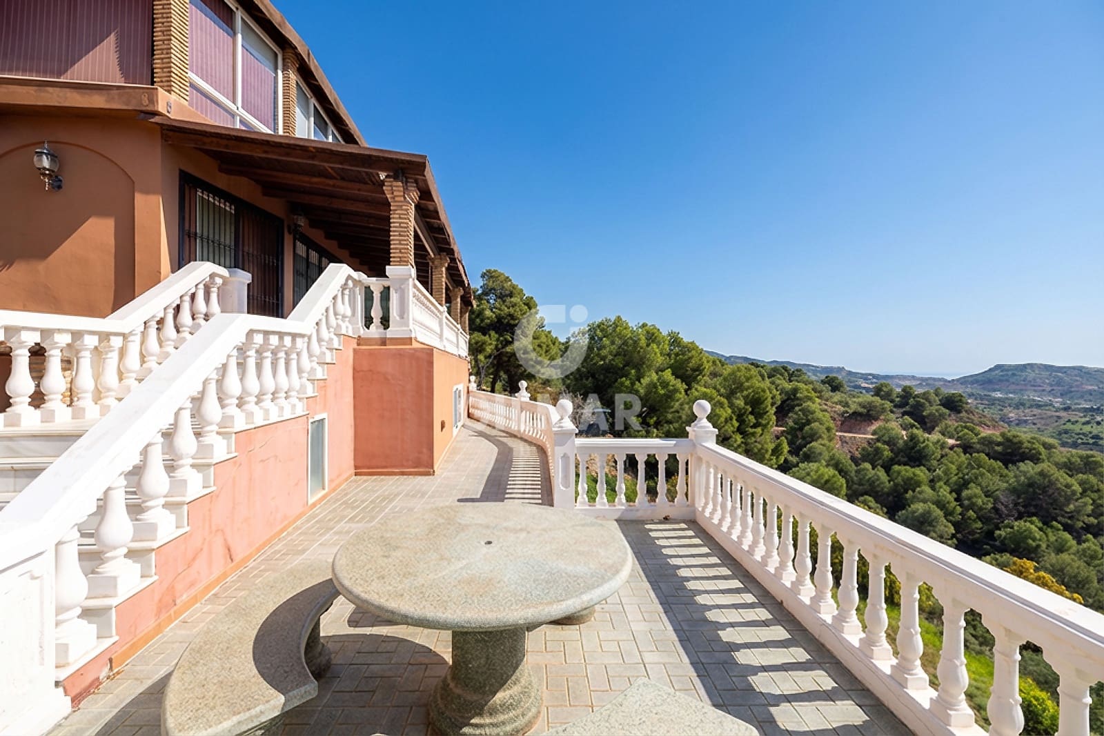 10 soverom Villa til salgs i Malaga by med svømmebasseng garasje - € 2 600 000 (Ref: 9976452)