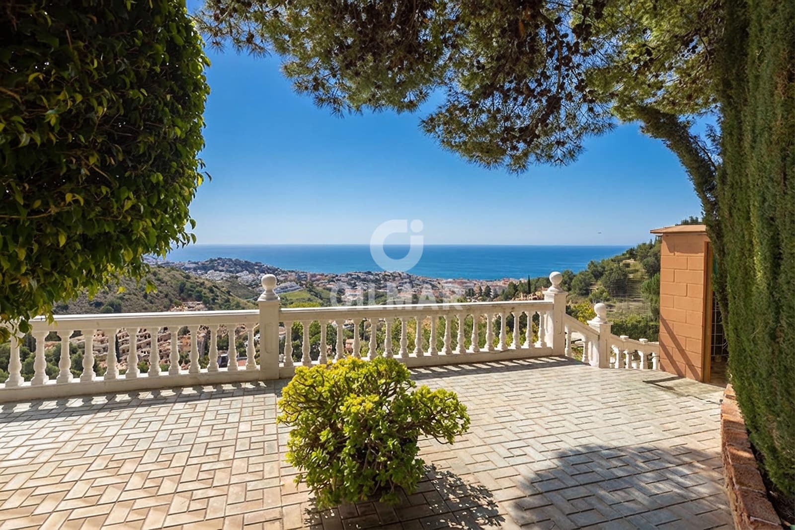 10 soverom Villa til salgs i Malaga by med svømmebasseng garasje - € 2 600 000 (Ref: 9976452)