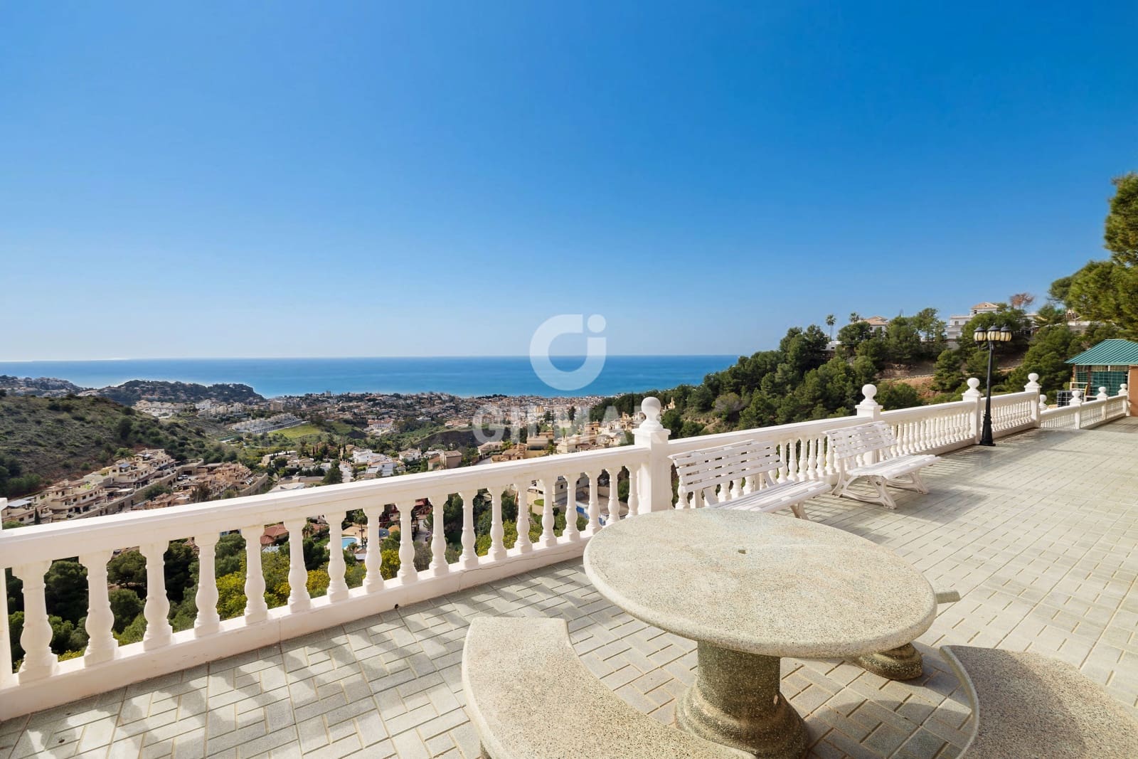10 soverom Villa til salgs i Malaga by med svømmebasseng garasje - € 2 600 000 (Ref: 9976452)