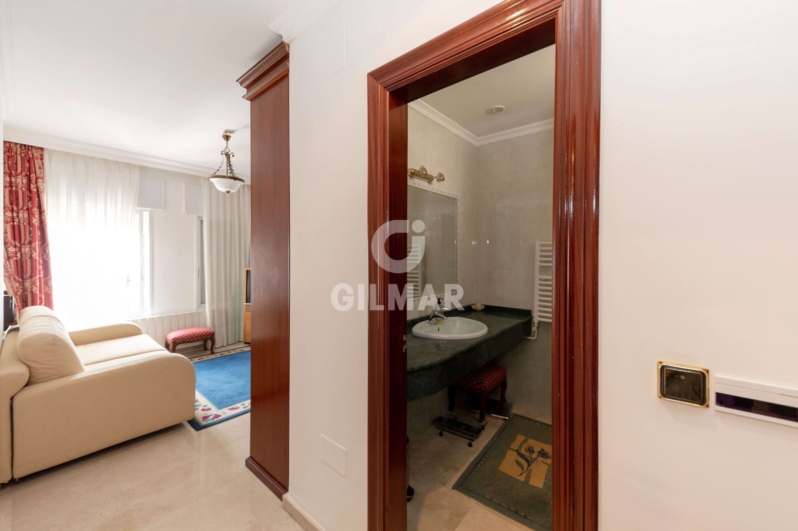 10 soverom Villa til salgs i Malaga by med svømmebasseng garasje - € 2 600 000 (Ref: 9976452)