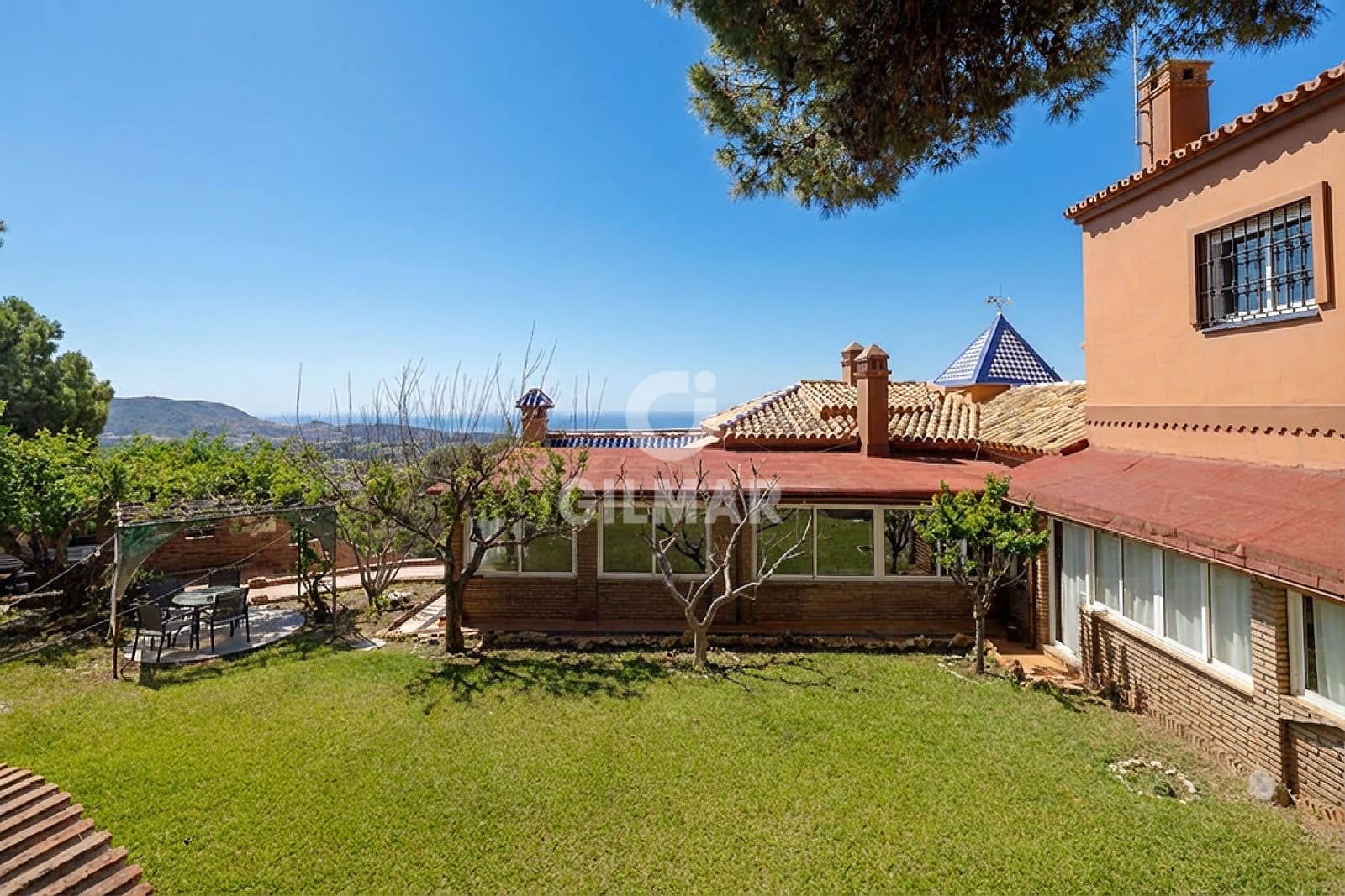 10 soverom Villa til salgs i Malaga by med svømmebasseng garasje - € 2 600 000 (Ref: 9976452)