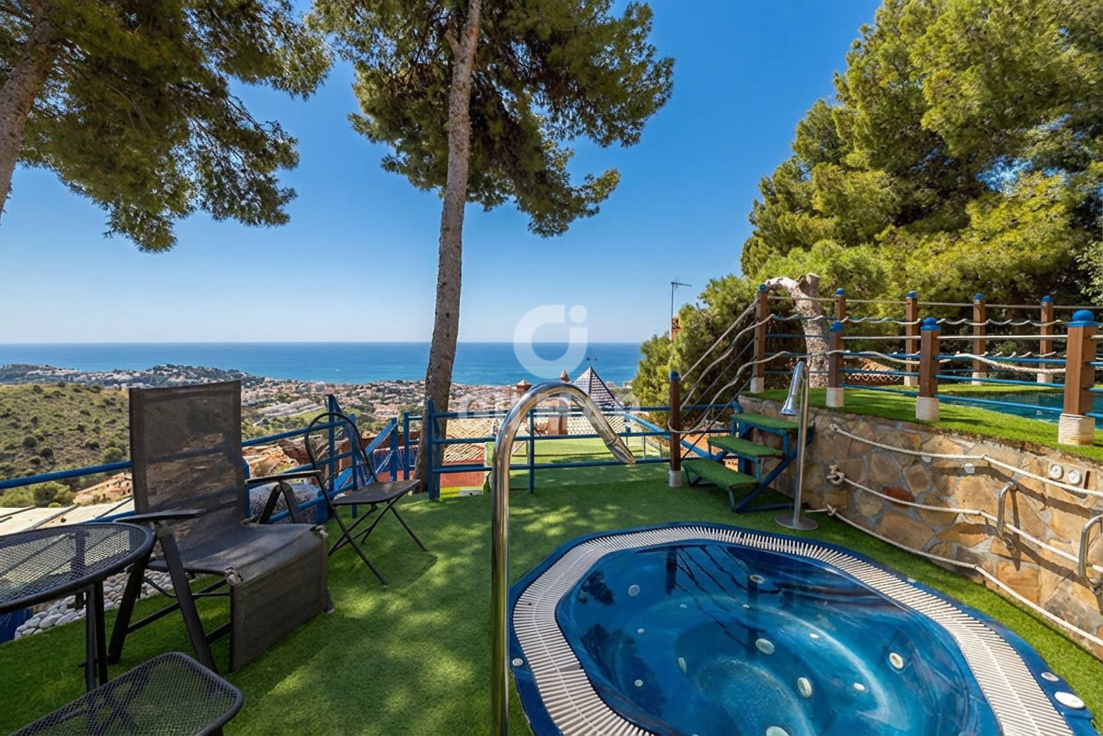 10 soverom Villa til salgs i Malaga by med svømmebasseng garasje - € 2 600 000 (Ref: 9976452)