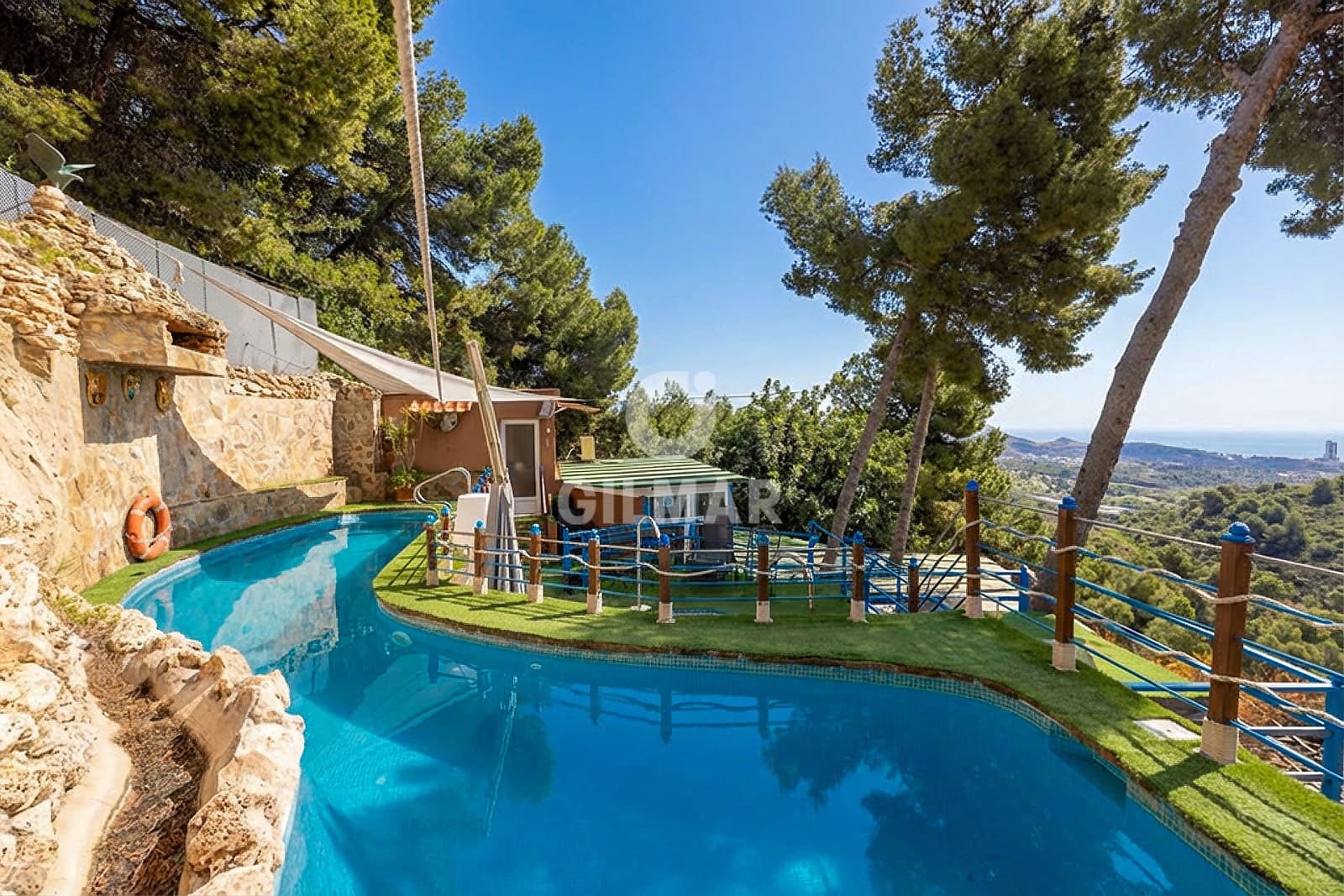 10 soverom Villa til salgs i Malaga by med svømmebasseng garasje - € 2 600 000 (Ref: 9976452)