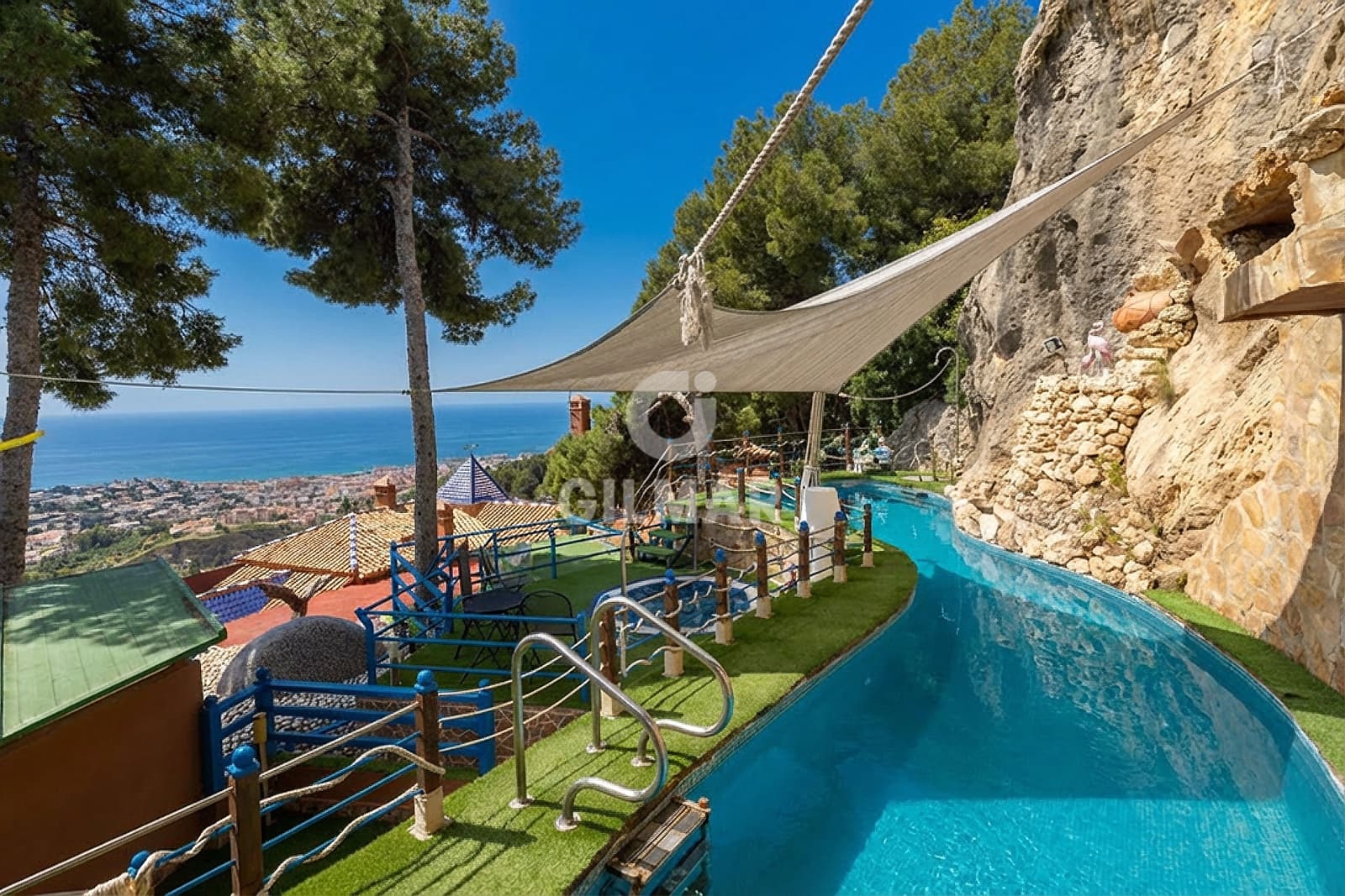 10 soverom Villa til salgs i Malaga by med svømmebasseng garasje - € 2 600 000 (Ref: 9976452)