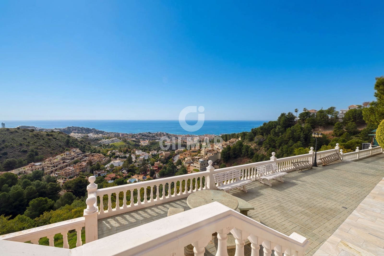 10 soverom Villa til salgs i Malaga by med svømmebasseng garasje - € 2 600 000 (Ref: 9976452)