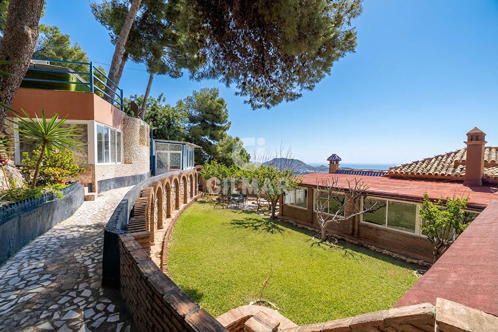 10 soverom Villa til salgs i Malaga by med svømmebasseng garasje - € 2 600 000 (Ref: 9976452)