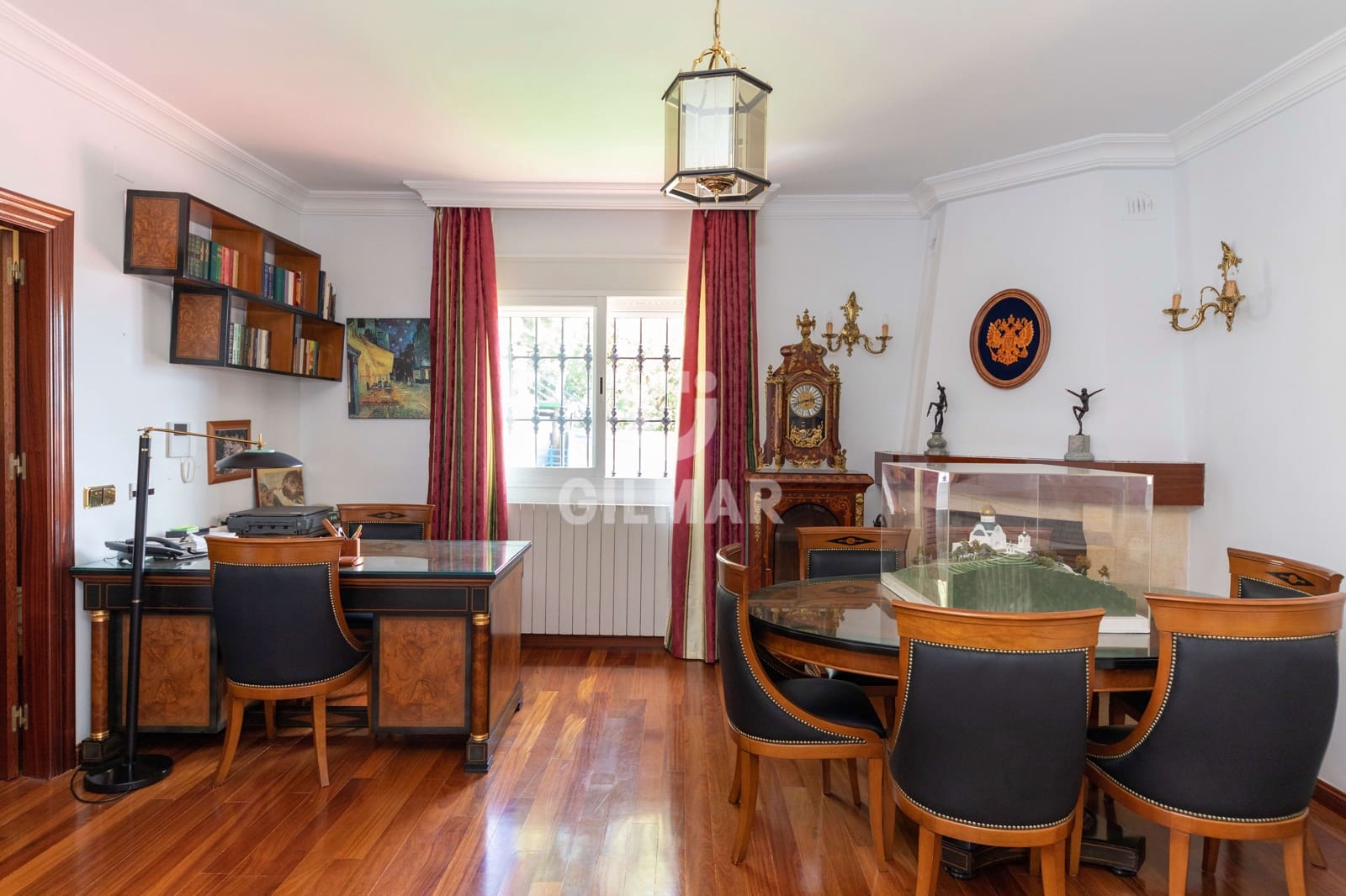 10 soverom Villa til salgs i Malaga by med svømmebasseng garasje - € 2 600 000 (Ref: 9976452)
