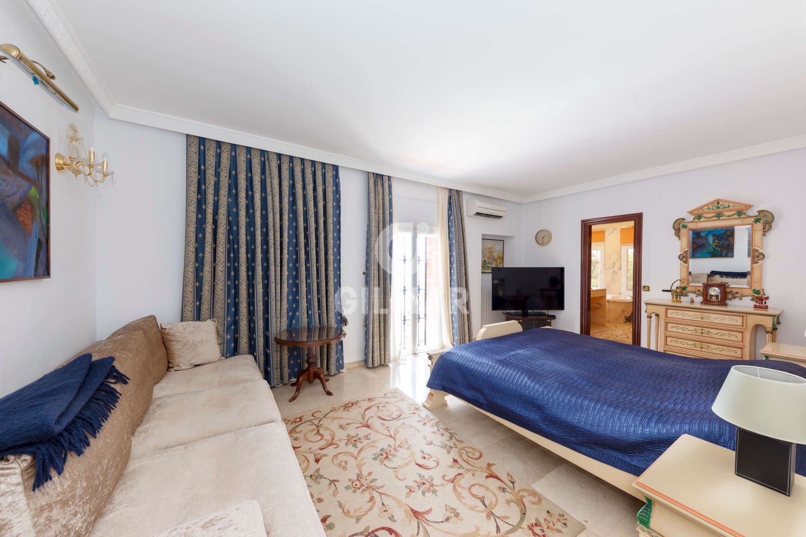 10 soverom Villa til salgs i Malaga by med svømmebasseng garasje - € 2 600 000 (Ref: 9976452)