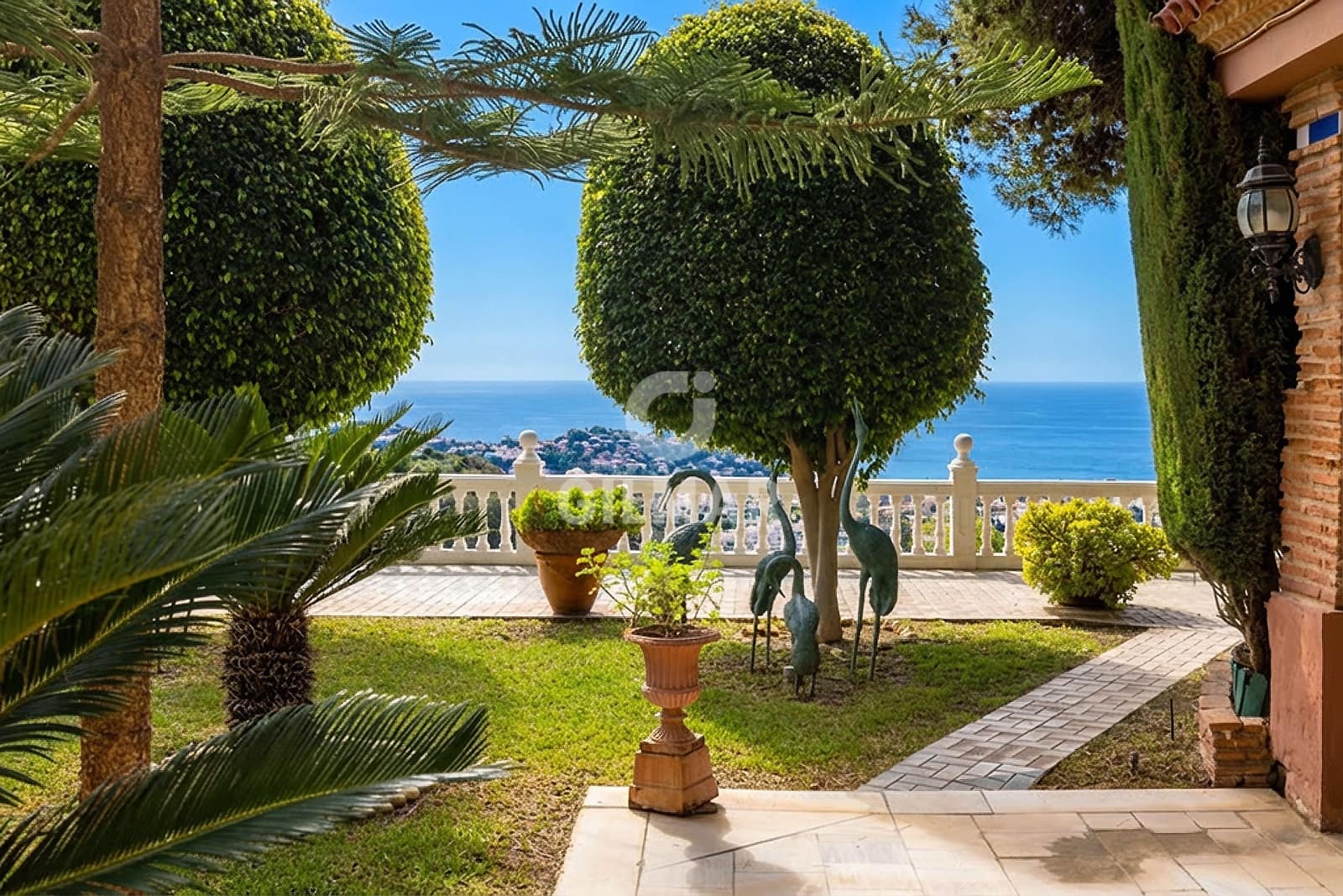 10 soverom Villa til salgs i Malaga by med svømmebasseng garasje - € 2 600 000 (Ref: 9976452)