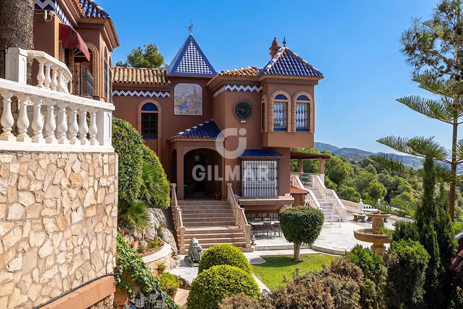 10 soverom Villa til salgs i Malaga by med svømmebasseng garasje - € 2 600 000 (Ref: 9976452)