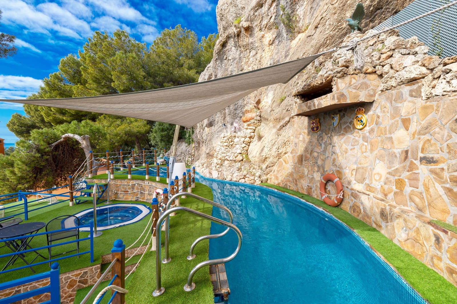 10 soverom Villa til salgs i Malaga by med svømmebasseng garasje - € 2 600 000 (Ref: 9976452)