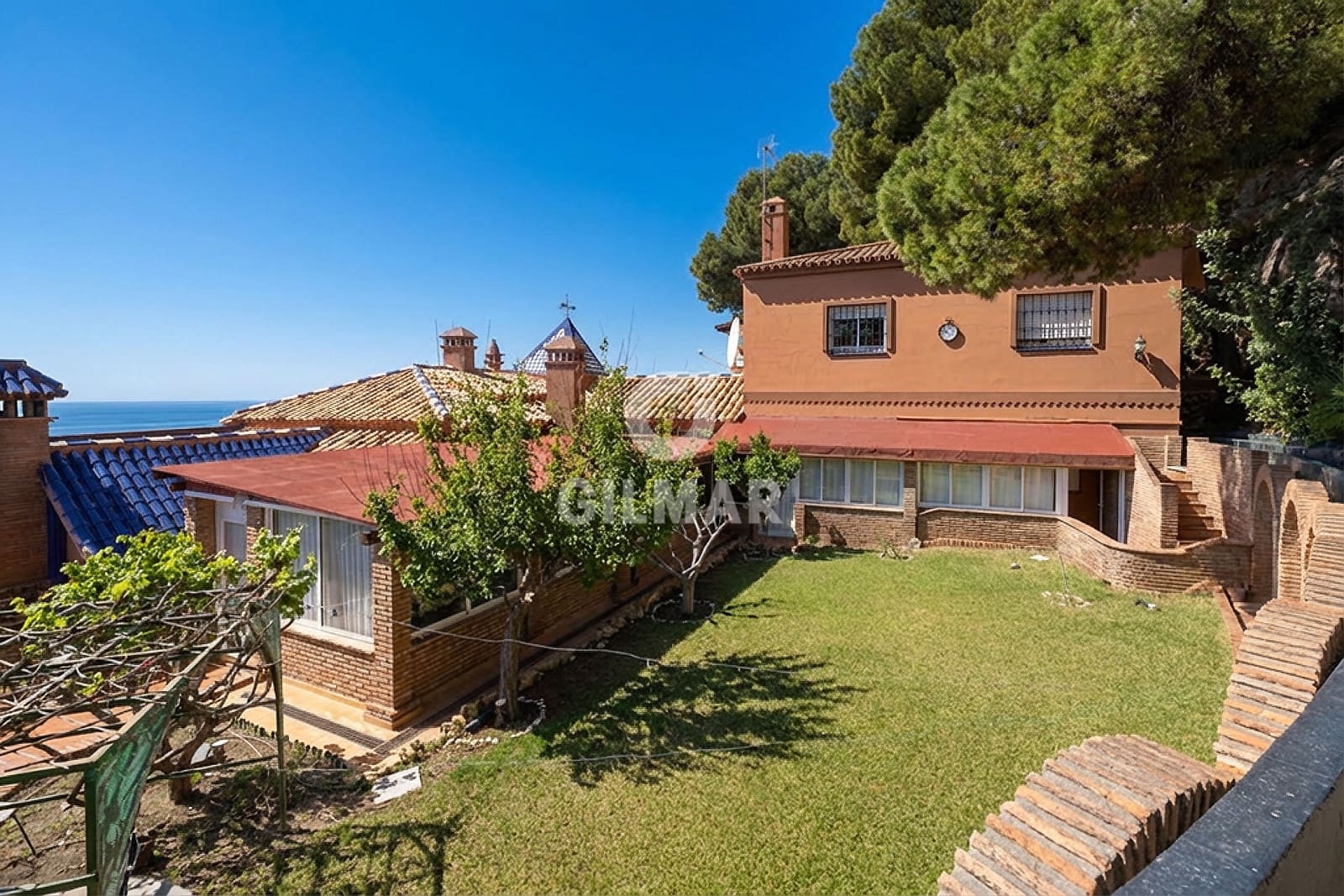 10 soverom Villa til salgs i Malaga by med svømmebasseng garasje - € 2 600 000 (Ref: 9976452)