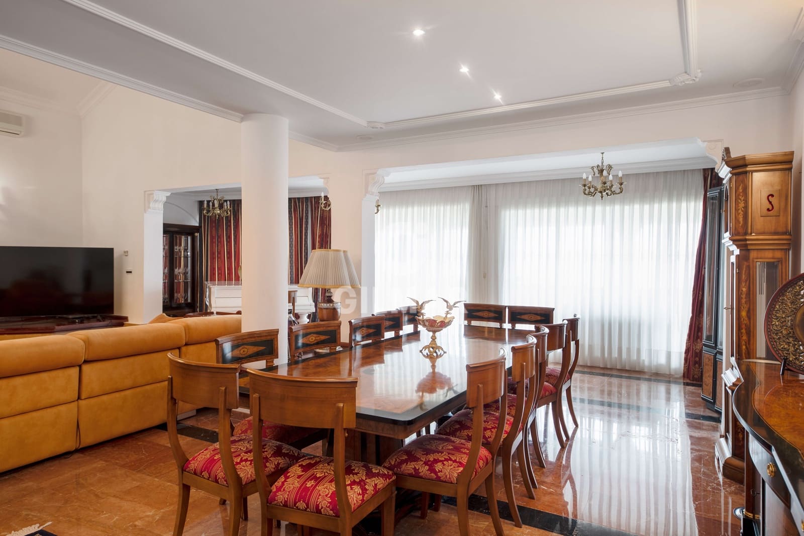 10 soverom Villa til salgs i Malaga by med svømmebasseng garasje - € 2 600 000 (Ref: 9976452)