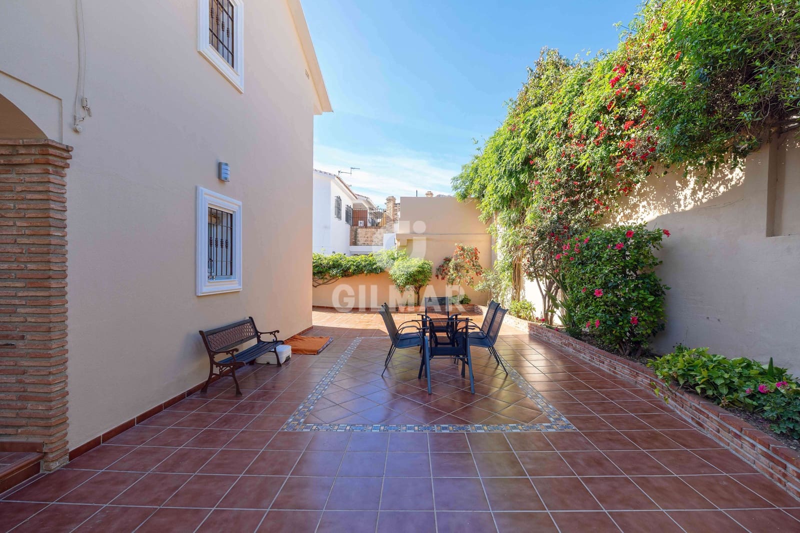 6 soverom Villa til salgs i Malaga by med svømmebasseng garasje - € 1 495 000 (Ref: 9976459)