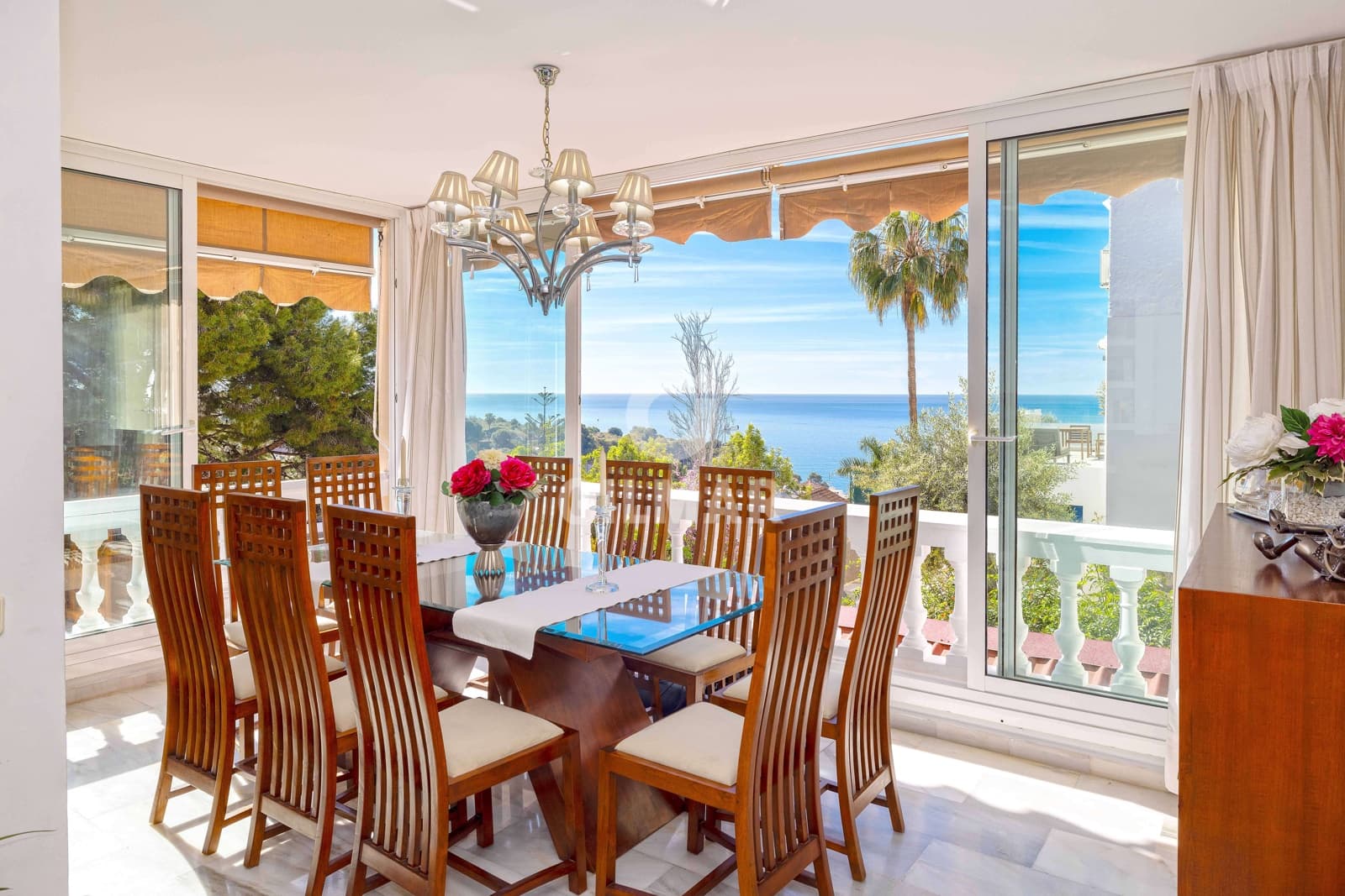 6 soverom Villa til salgs i Malaga by med svømmebasseng garasje - € 1 495 000 (Ref: 9976459)