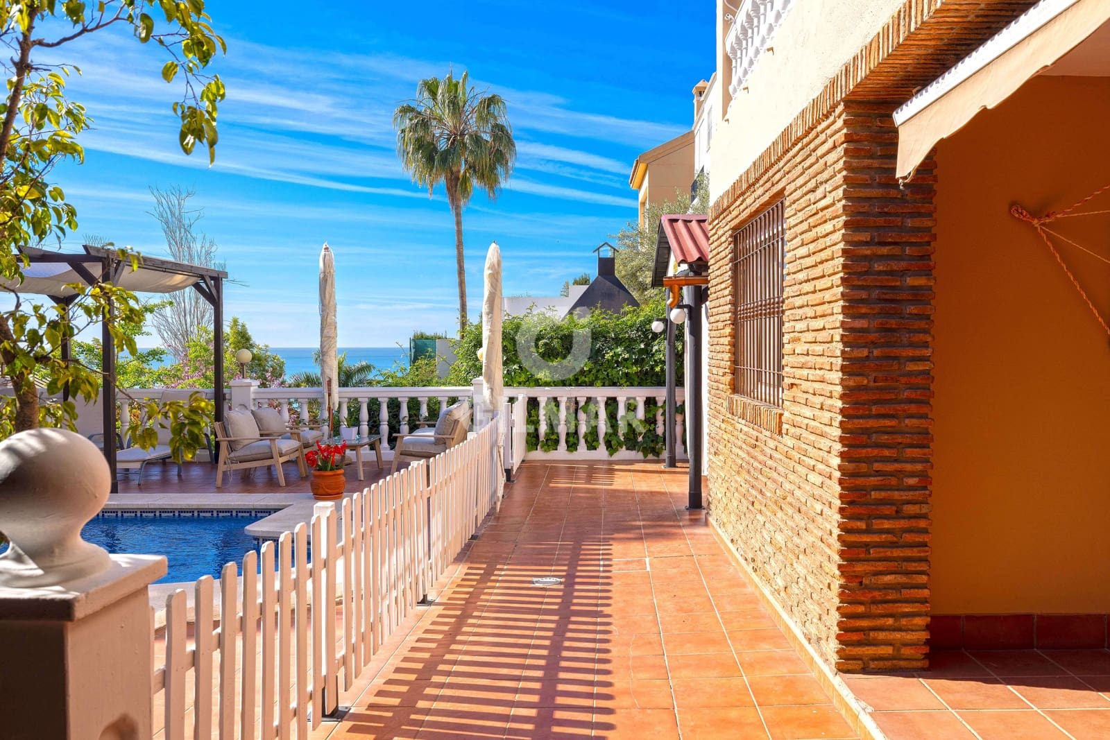 6 soverom Villa til salgs i Malaga by med svømmebasseng garasje - € 1 495 000 (Ref: 9976459)