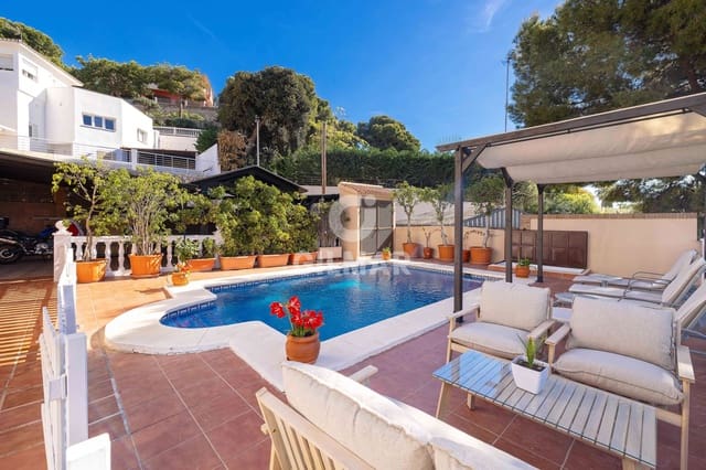 6 soverom Villa til salgs i El Candado, Málaga by med svømmebasseng garasje - € 1 495 000 (Ref: 9976459)