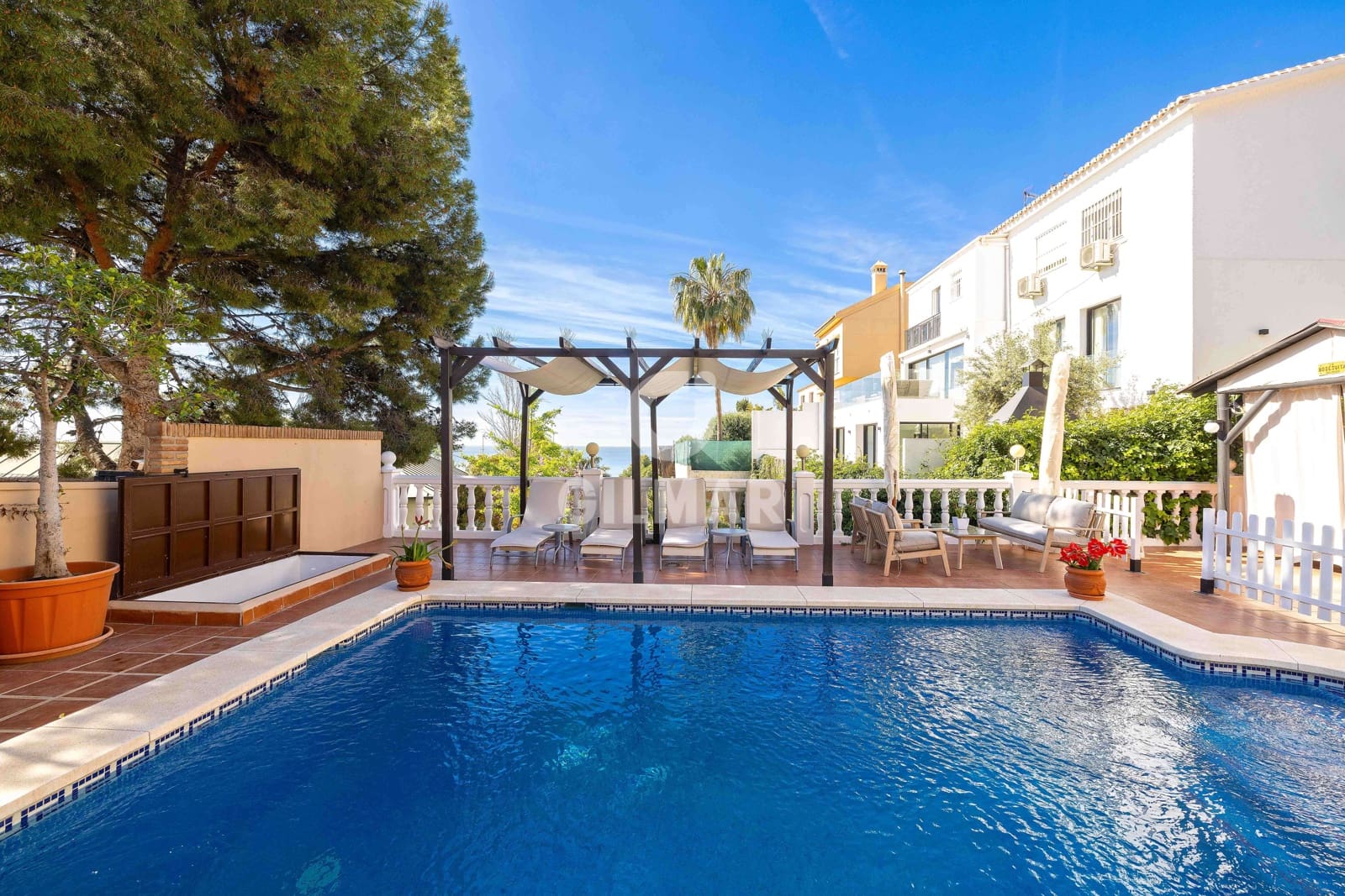 6 soverom Villa til salgs i Malaga by med svømmebasseng garasje - € 1 495 000 (Ref: 9976459)