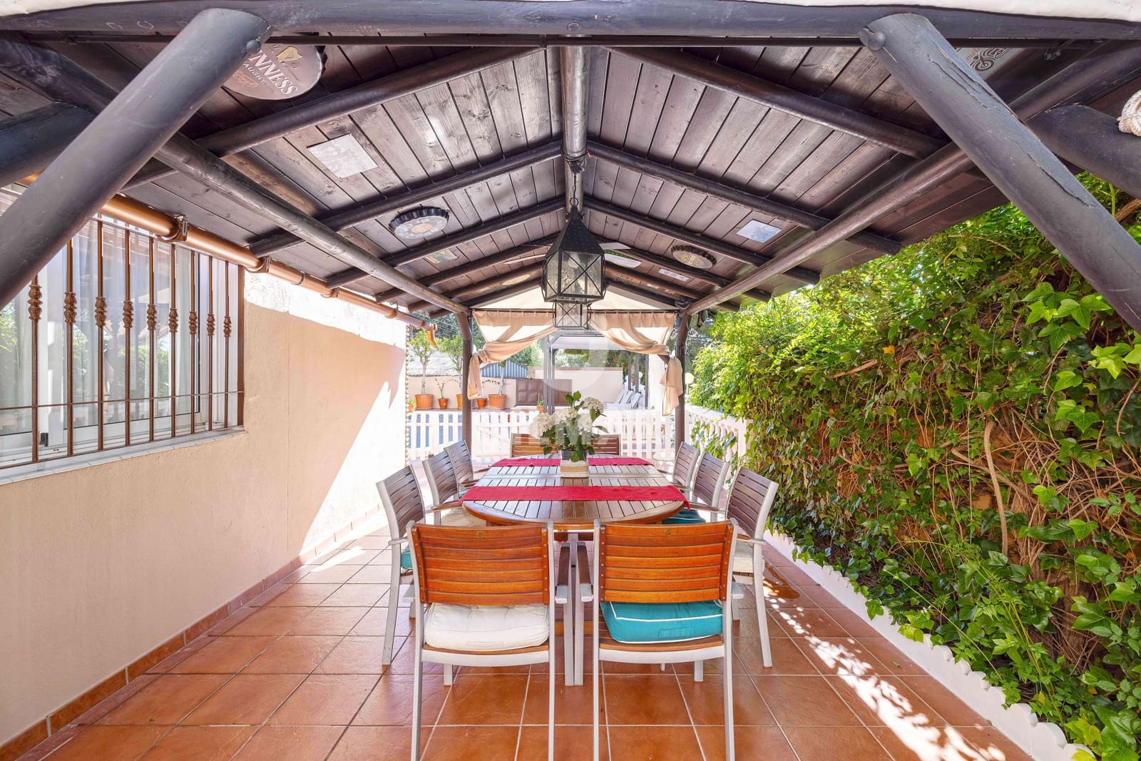 6 soverom Villa til salgs i Malaga by med svømmebasseng garasje - € 1 495 000 (Ref: 9976459)