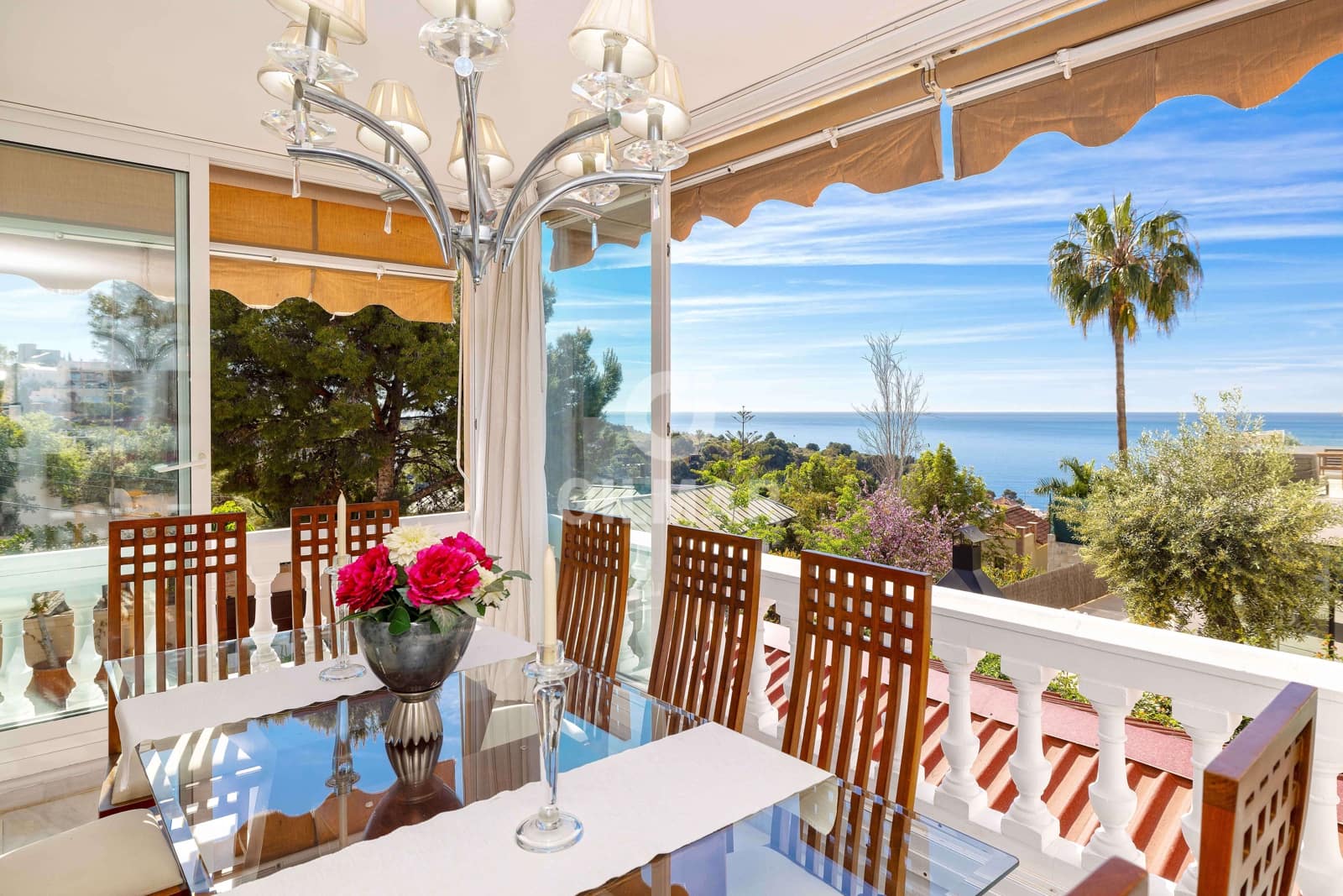 6 soverom Villa til salgs i Malaga by med svømmebasseng garasje - € 1 495 000 (Ref: 9976459)