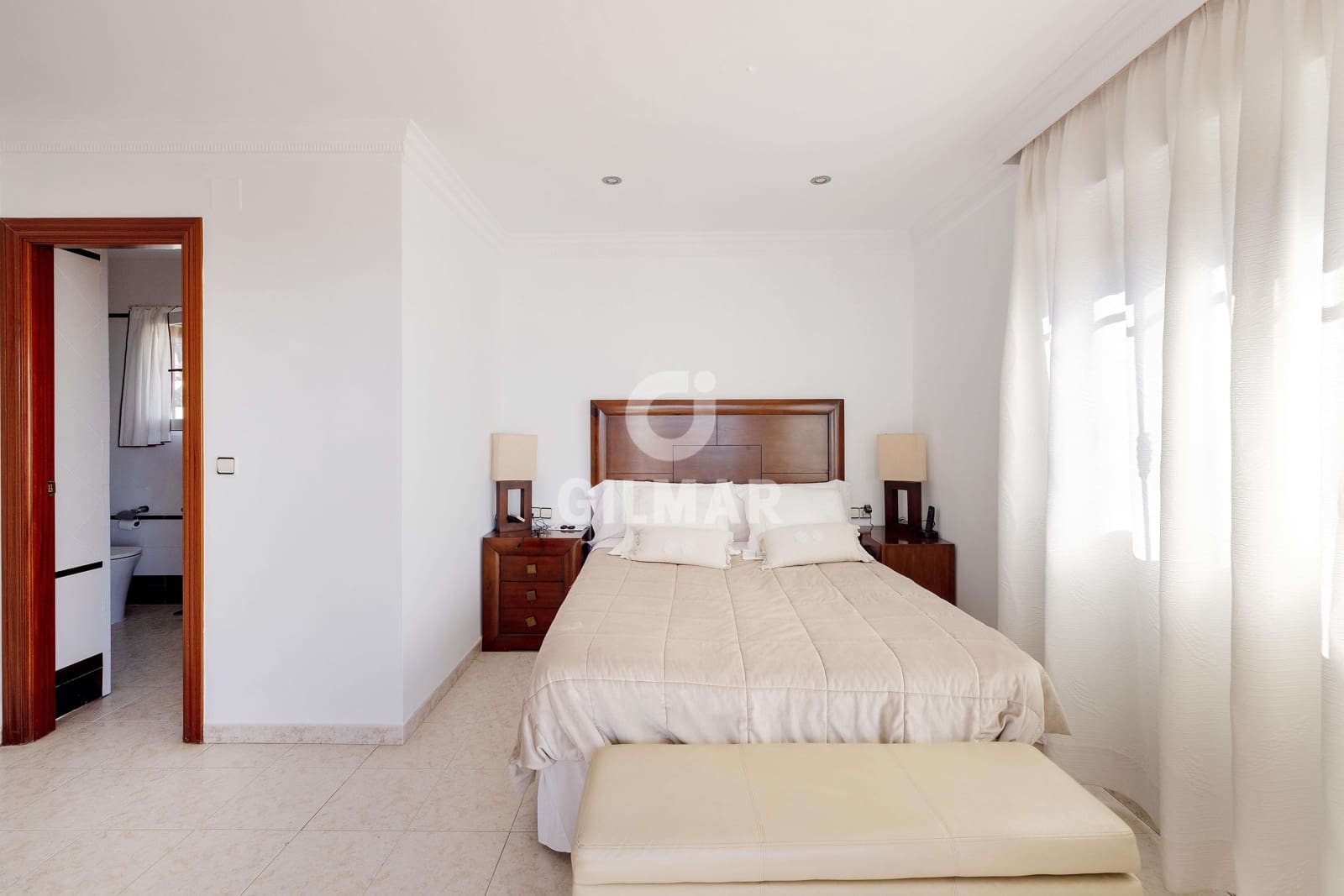 6 soverom Villa til salgs i Malaga by med svømmebasseng garasje - € 1 495 000 (Ref: 9976459)