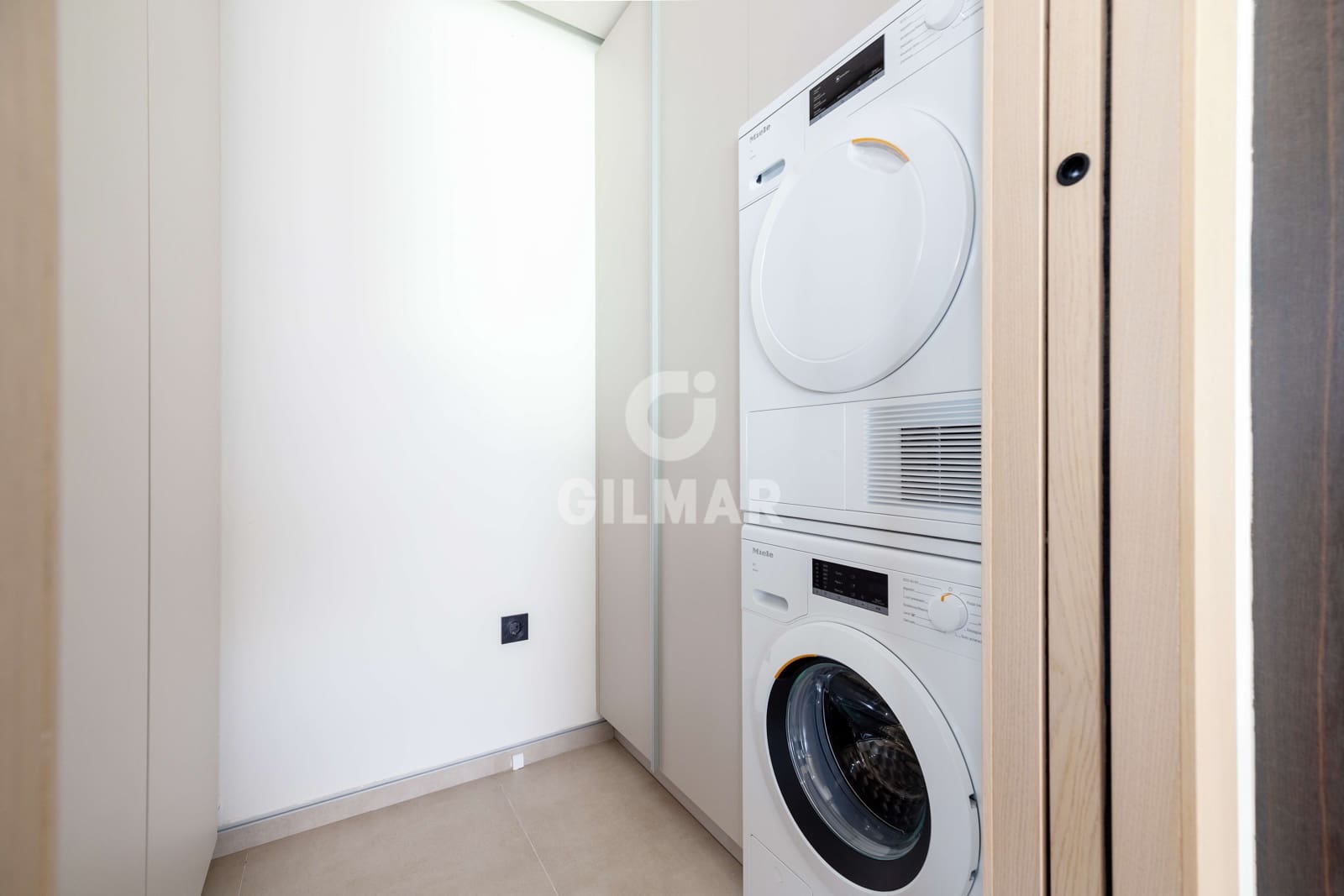 4 soverom Leilighet til salgs i Malaga by med svømmebasseng garasje - € 2 464 000 (Ref: 9976576)