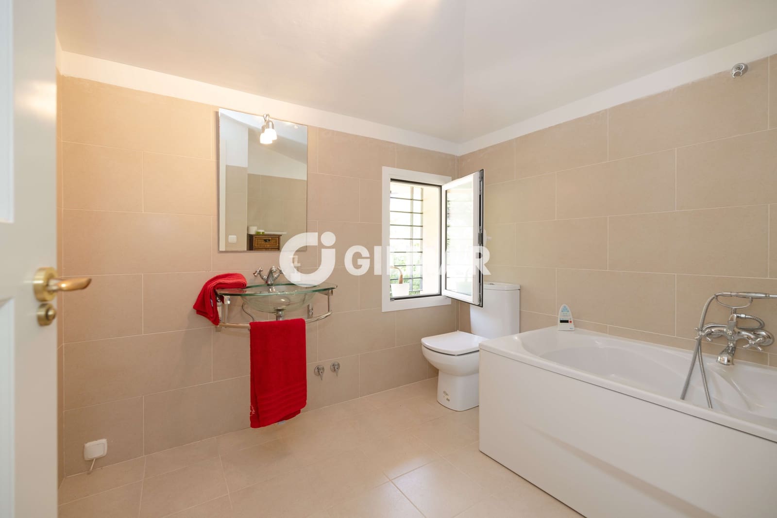 7 soverom Villa til salgs i Malaga by med svømmebasseng garasje - € 1 420 000 (Ref: 9976578)