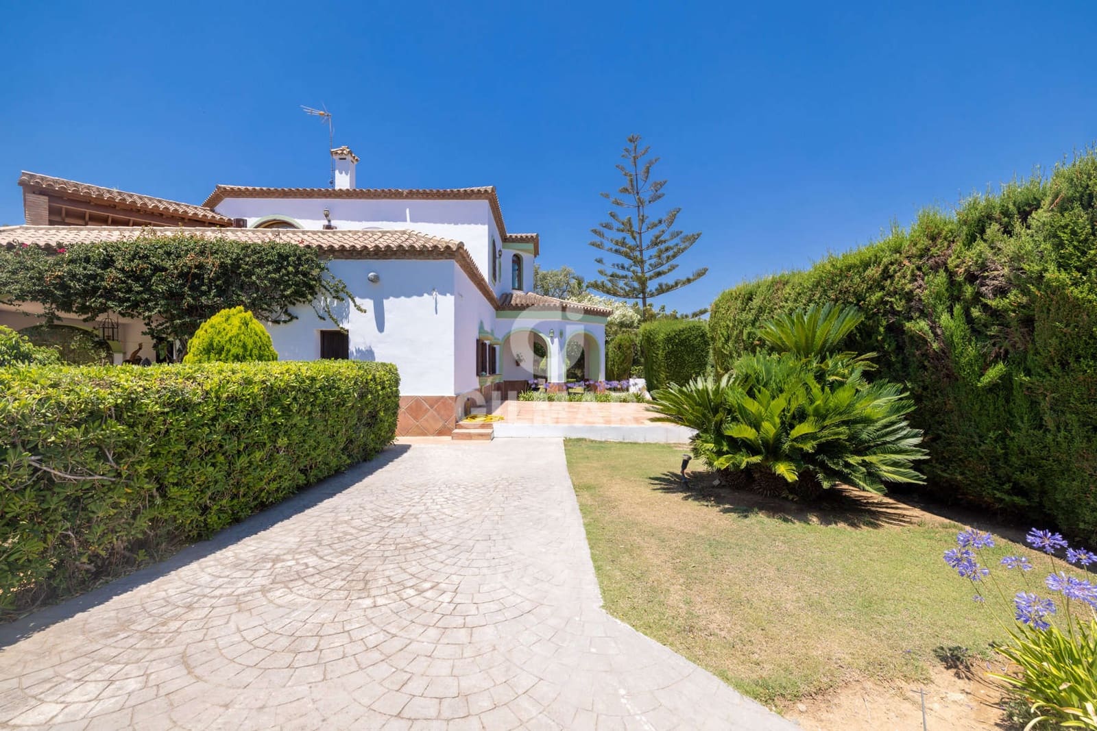 5 makuuhuone Huvila myytävänä paikassa Sotogrande mukana uima-altaan - 2 500 000 € (Ref: 9977909)