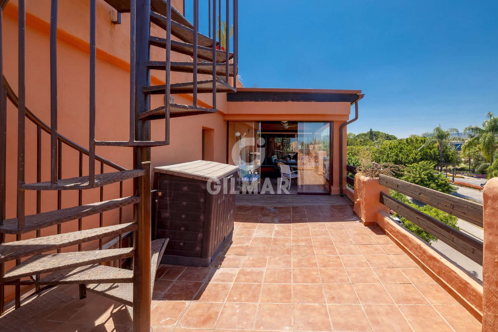 2 soveværelse Penthouse til salg i Estepona med garage - € 850.000 (Ref: 9977910)
