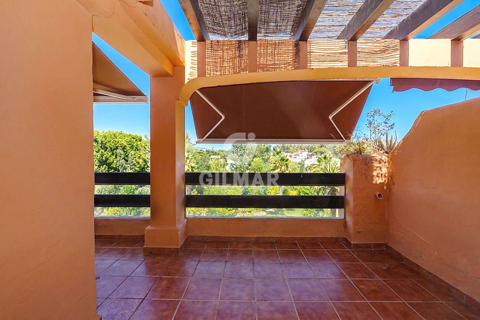 2 soveværelse Penthouse til salg i Estepona med garage - € 850.000 (Ref: 9977910)