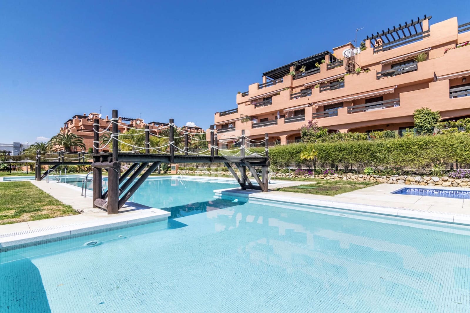 2 soveværelse Penthouse til salg i Estepona med garage - € 850.000 (Ref: 9977910)