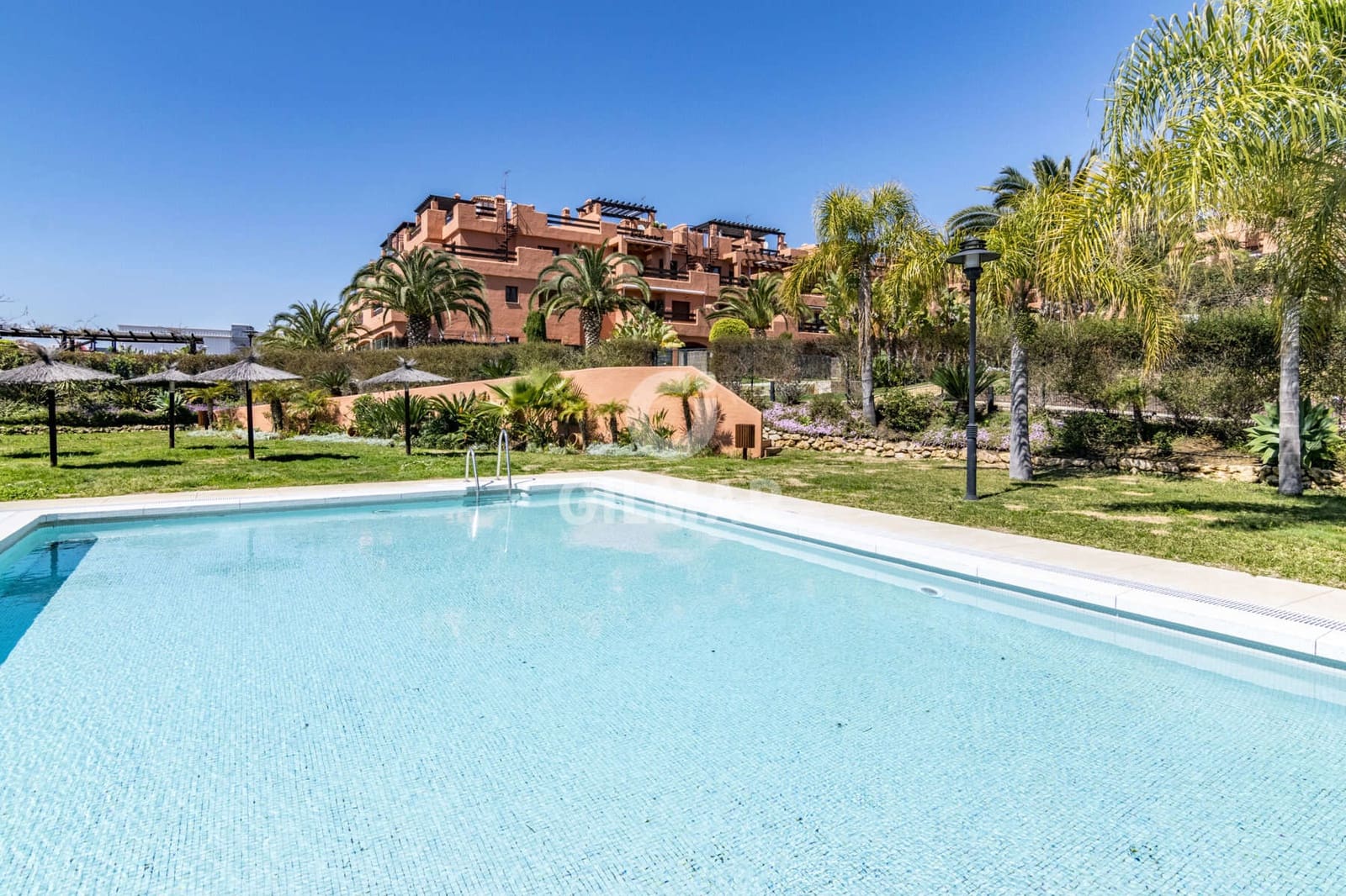 2 soveværelse Penthouse til salg i Estepona med garage - € 850.000 (Ref: 9977910)