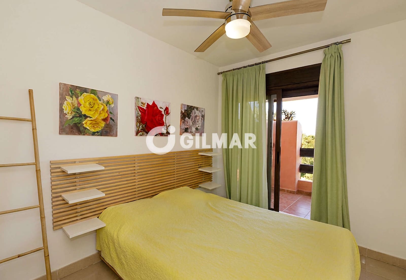 Ático de 2 habitaciones en Estepona en venta con piscina garaje - 730.000 € (Ref: 9977910)