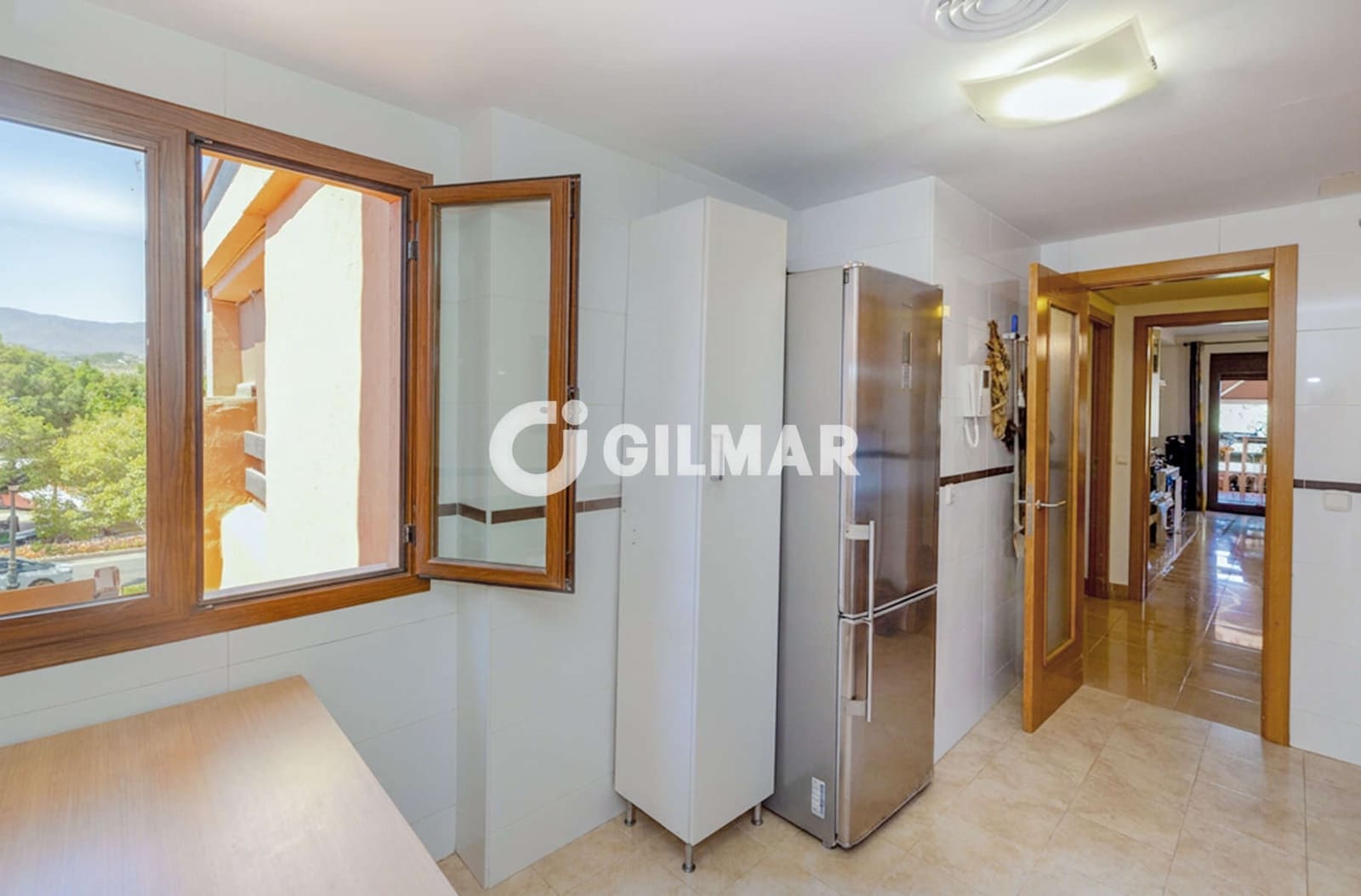 Ático de 2 habitaciones en Estepona en venta con piscina garaje - 730.000 € (Ref: 9977910)