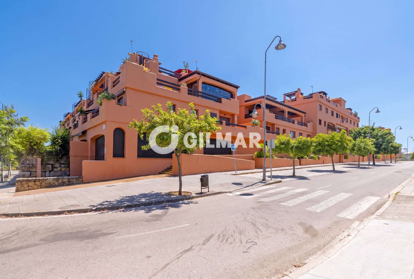 Ático de 2 habitaciones en Estepona en venta con piscina garaje - 730.000 € (Ref: 9977910)