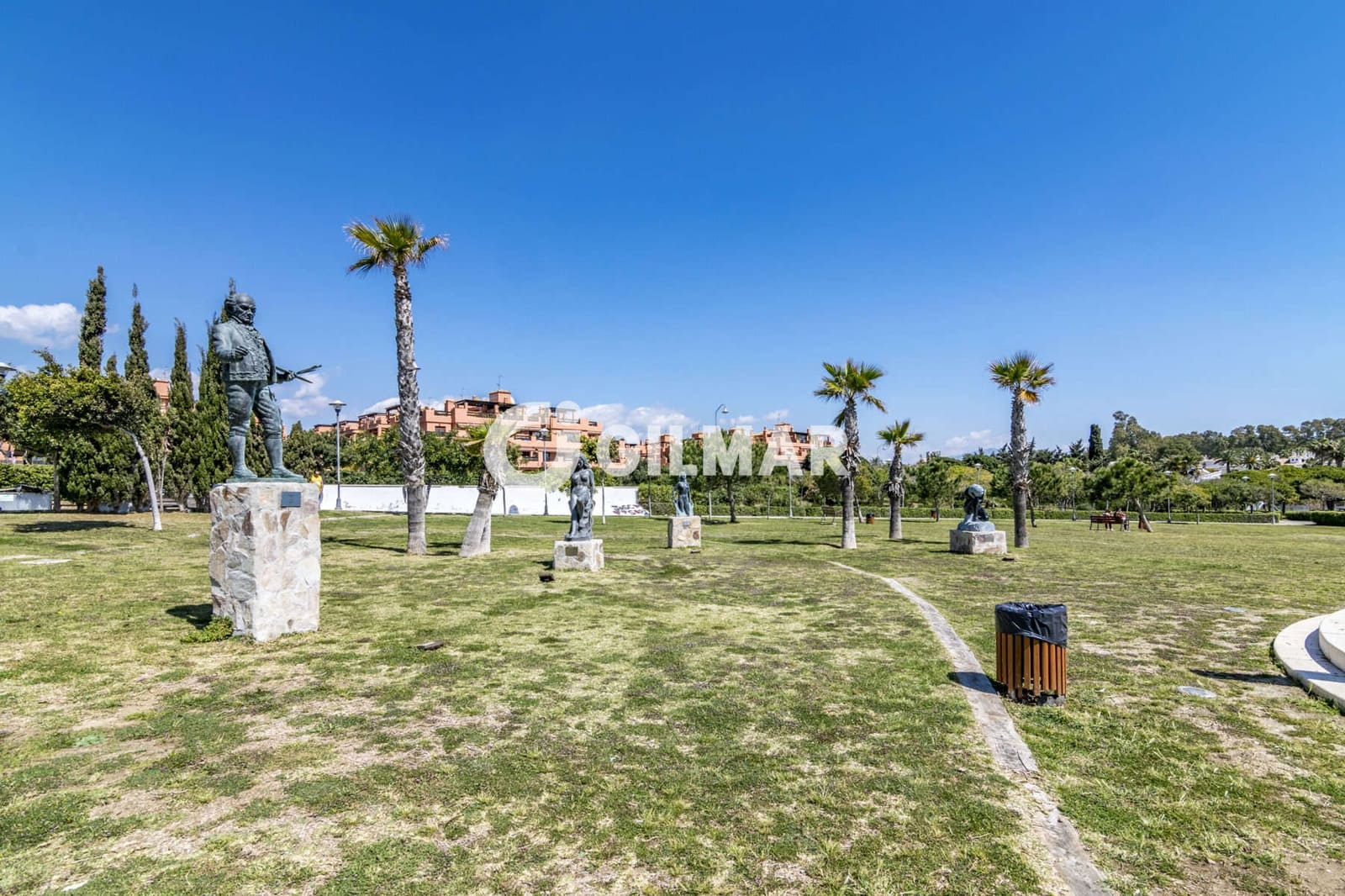 Ático de 2 habitaciones en Estepona en venta con piscina garaje - 730.000 € (Ref: 9977910)