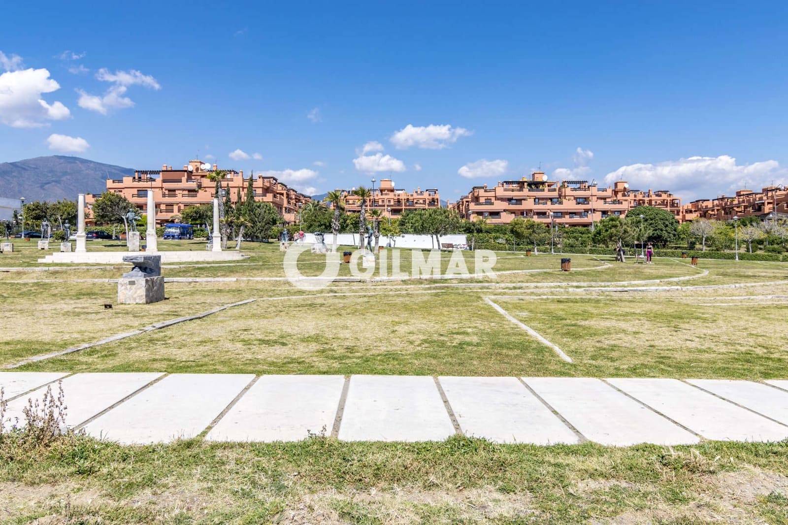 Ático de 2 habitaciones en Estepona en venta con piscina garaje - 730.000 € (Ref: 9977910)
