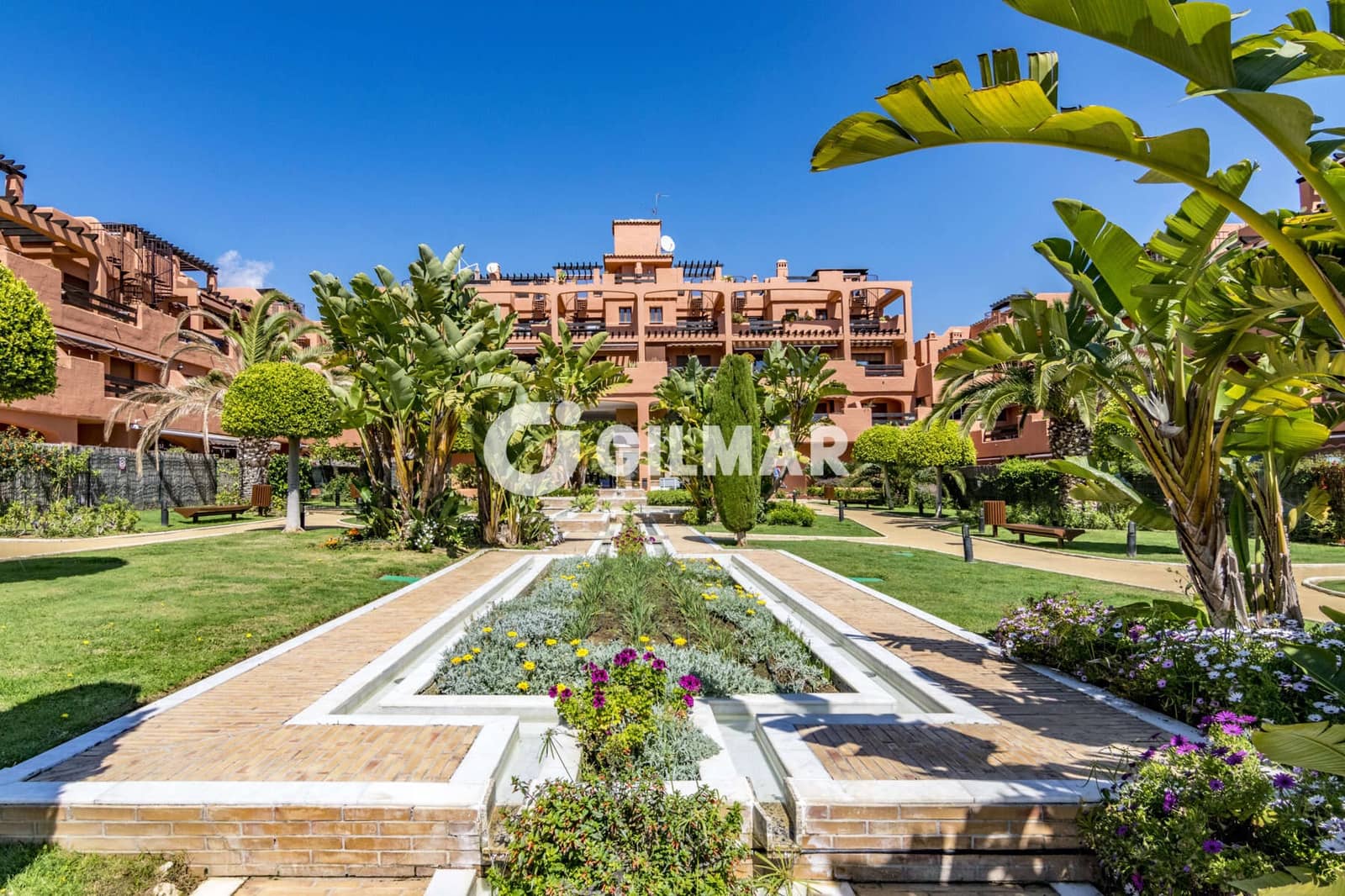 Ático de 2 habitaciones en Estepona en venta con piscina garaje - 730.000 € (Ref: 9977910)