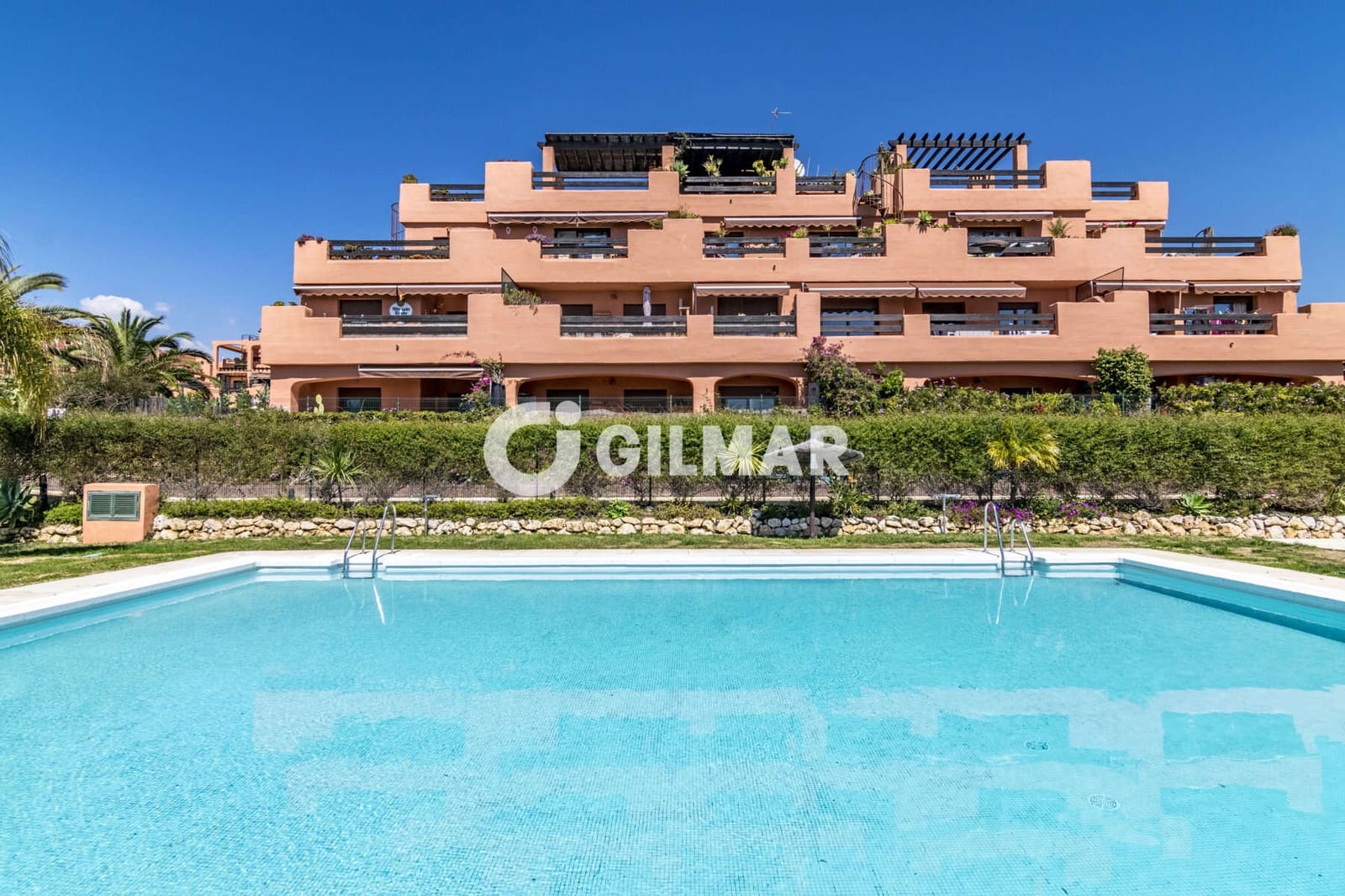 Ático de 2 habitaciones en Estepona en venta con piscina garaje - 730.000 € (Ref: 9977910)
