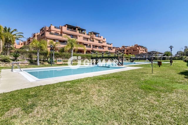 2 soverom Penthouse til salgs i Los Llanos, Estepona med svømmebasseng garasje - € 730 000 (Ref: 9977910)