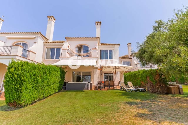 Adosado de 2 habitaciones en Arcos de la Frontera en venta con piscina garaje - 295.000 € (Ref: 9978040)