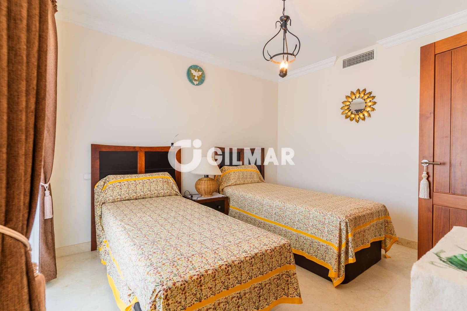 Adosado de 2 habitaciones en Arcos de la Frontera en venta con piscina garaje - 295.000 € (Ref: 9978040)