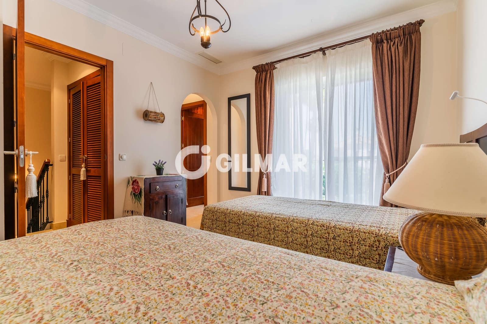 Adosado de 2 habitaciones en Arcos de la Frontera en venta con piscina garaje - 295.000 € (Ref: 9978040)