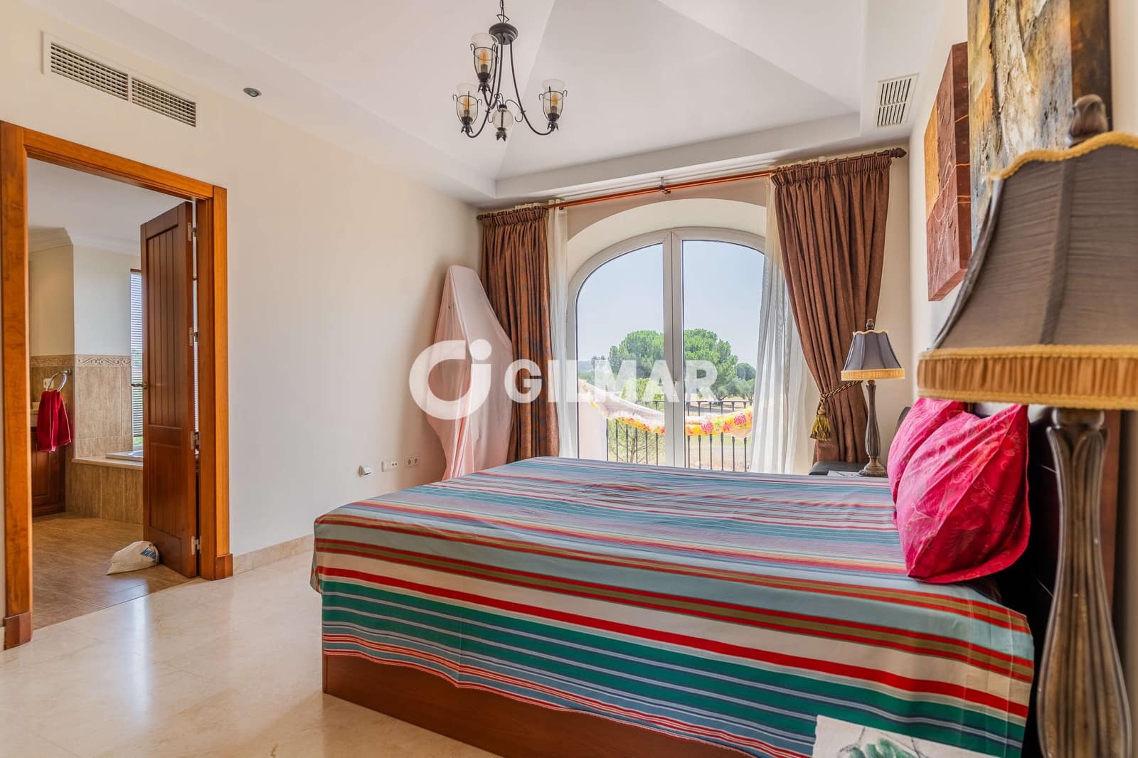 Adosado de 2 habitaciones en Arcos de la Frontera en venta con piscina garaje - 295.000 € (Ref: 9978040)