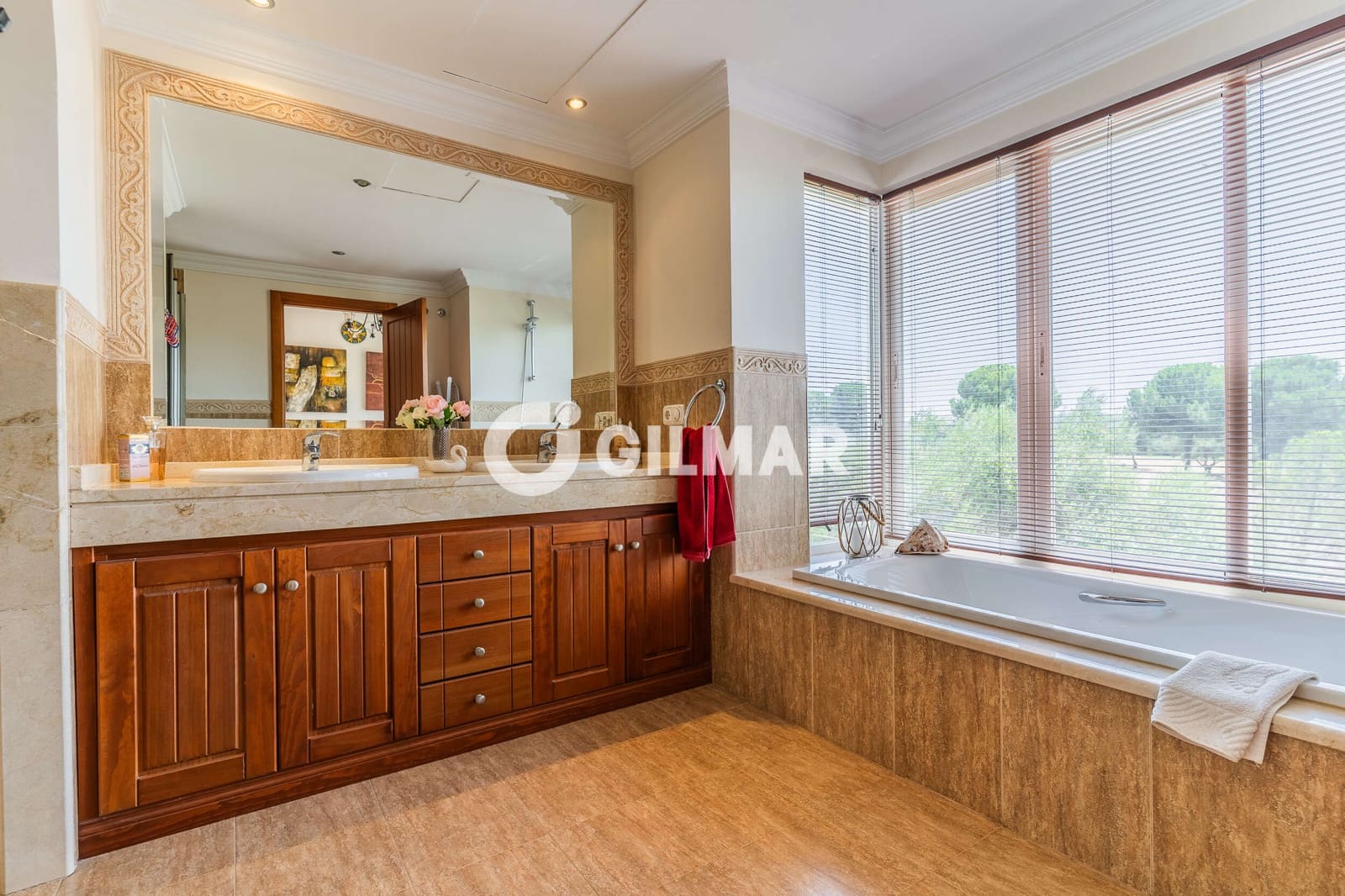 Adosado de 2 habitaciones en Arcos de la Frontera en venta con piscina garaje - 295.000 € (Ref: 9978040)