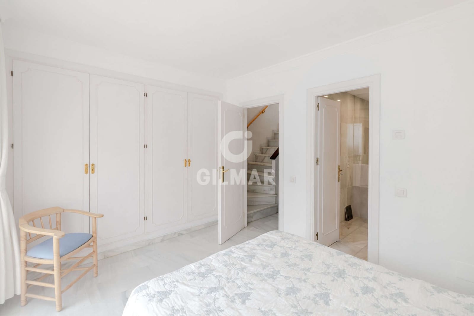 Adosado de 3 habitaciones en Estepona en venta con piscina garaje - 750.000 € (Ref: 9979235)