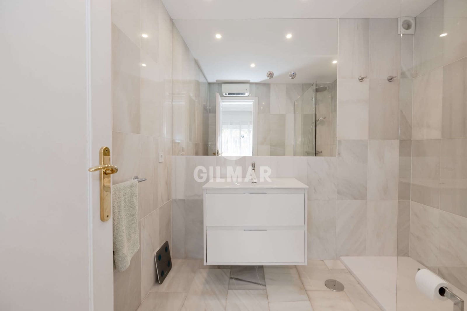 Adosado de 3 habitaciones en Estepona en venta con piscina garaje - 750.000 € (Ref: 9979235)