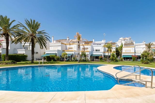 3 soverom Rekkehus til salgs i Guadalobón, Estepona med svømmebasseng garasje - € 750 000 (Ref: 9979235)